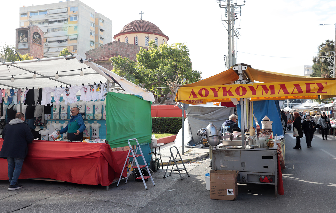 Οι φυλές των πανηγυριών: Πώς ζουν οι σύγχρονοι Έλληνες «νομάδες»