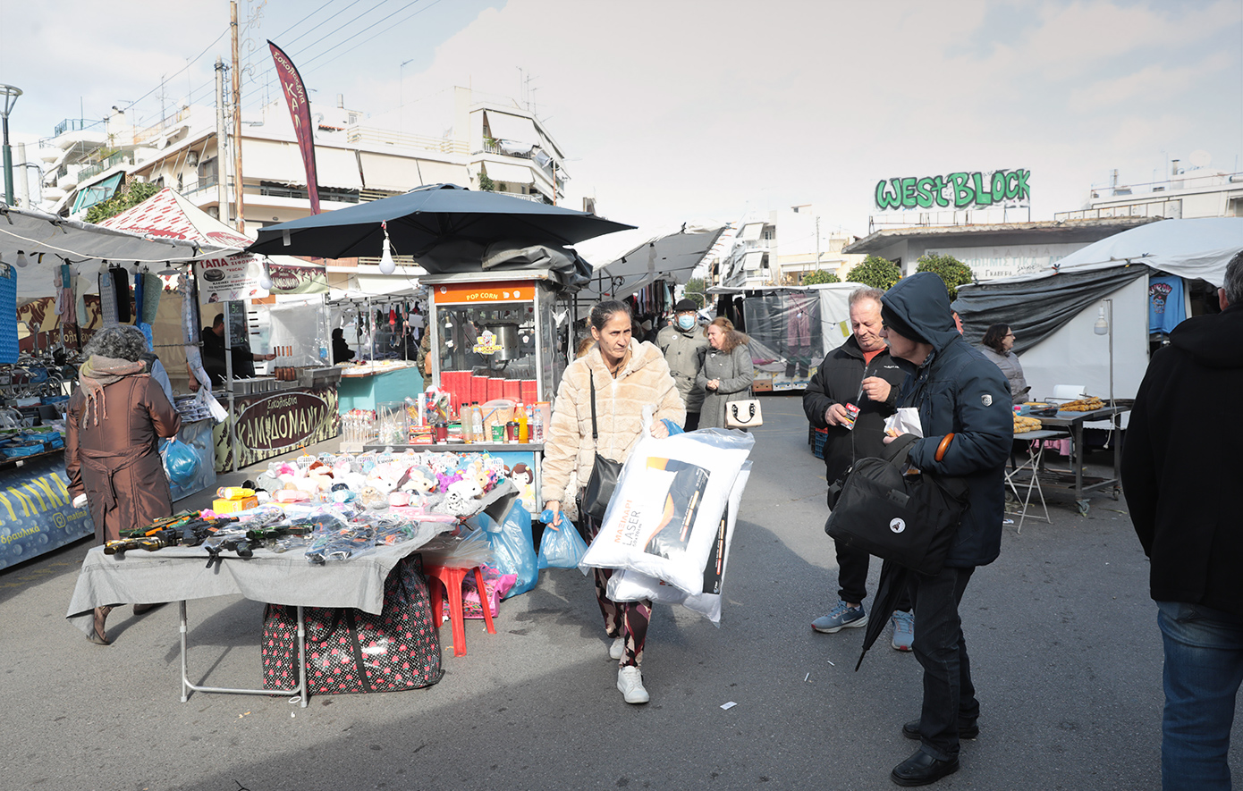 Οι φυλές των πανηγυριών: Πώς ζουν οι σύγχρονοι Έλληνες «νομάδες»