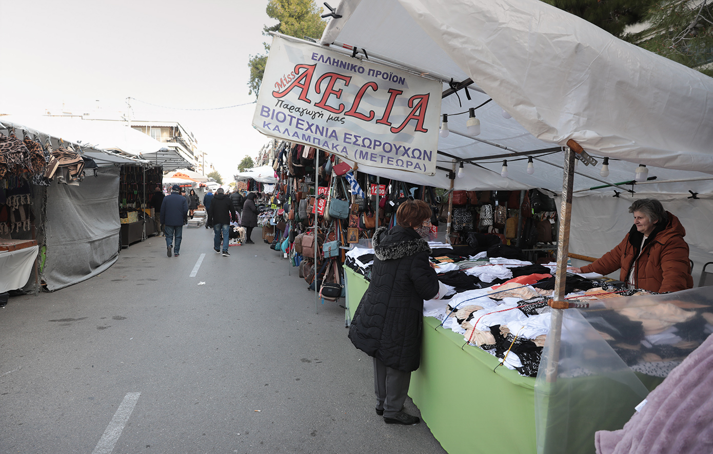 Οι φυλές των πανηγυριών: Πώς ζουν οι σύγχρονοι Έλληνες «νομάδες»