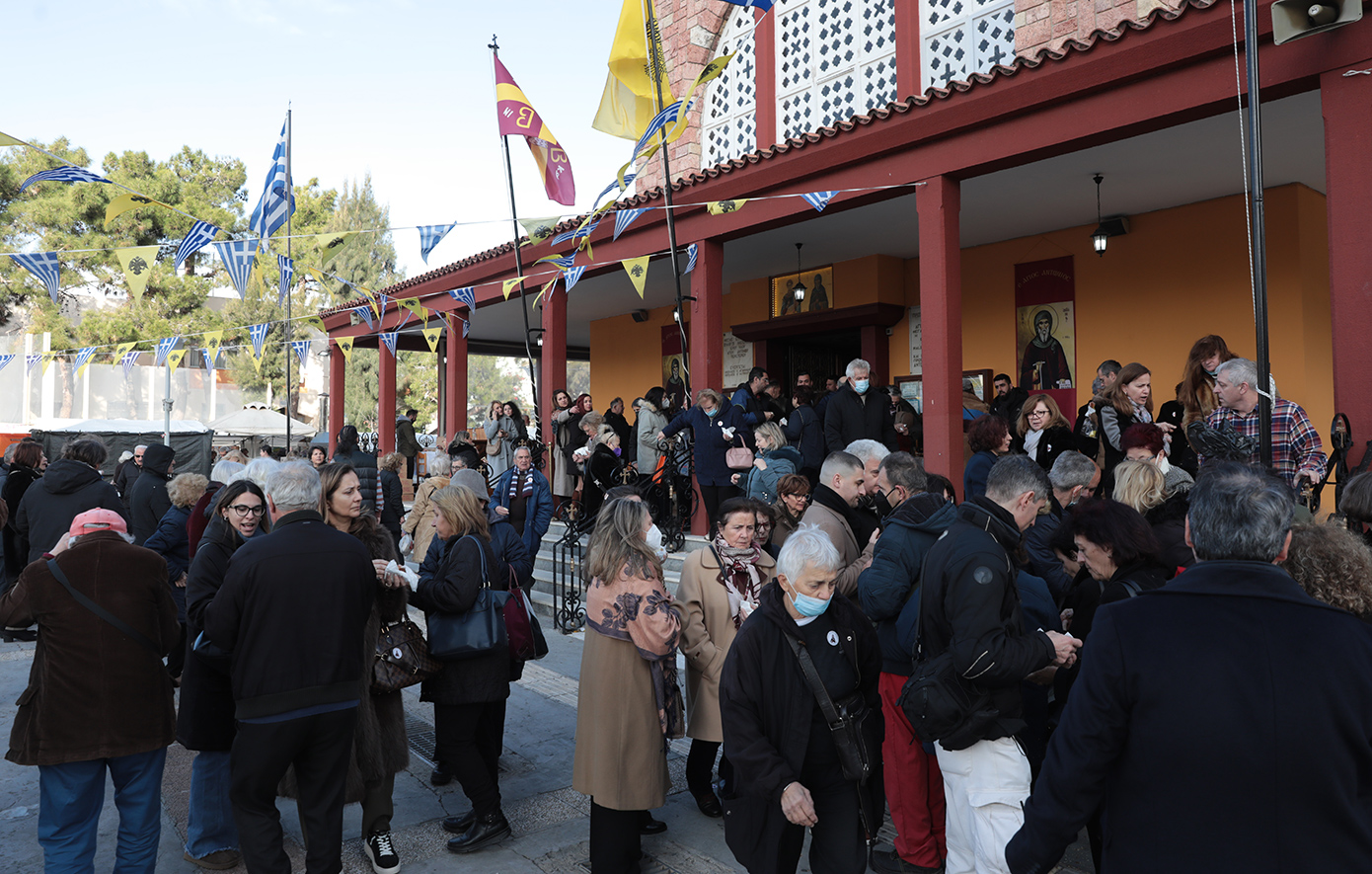 Οι φυλές των πανηγυριών: Πώς ζουν οι σύγχρονοι Έλληνες «νομάδες»