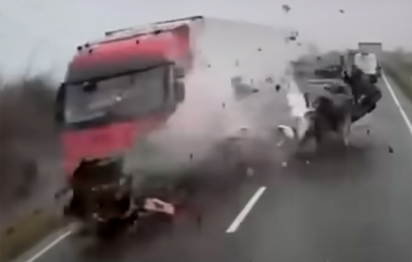 «Μπλόκαρε το τιμόνι κατά την προσπέραση», είπε τραυματίας οπαδός του ΠΑΟΚ σε γιατρό για το πολύνεκρο τροχαίο στη Ρουμανία