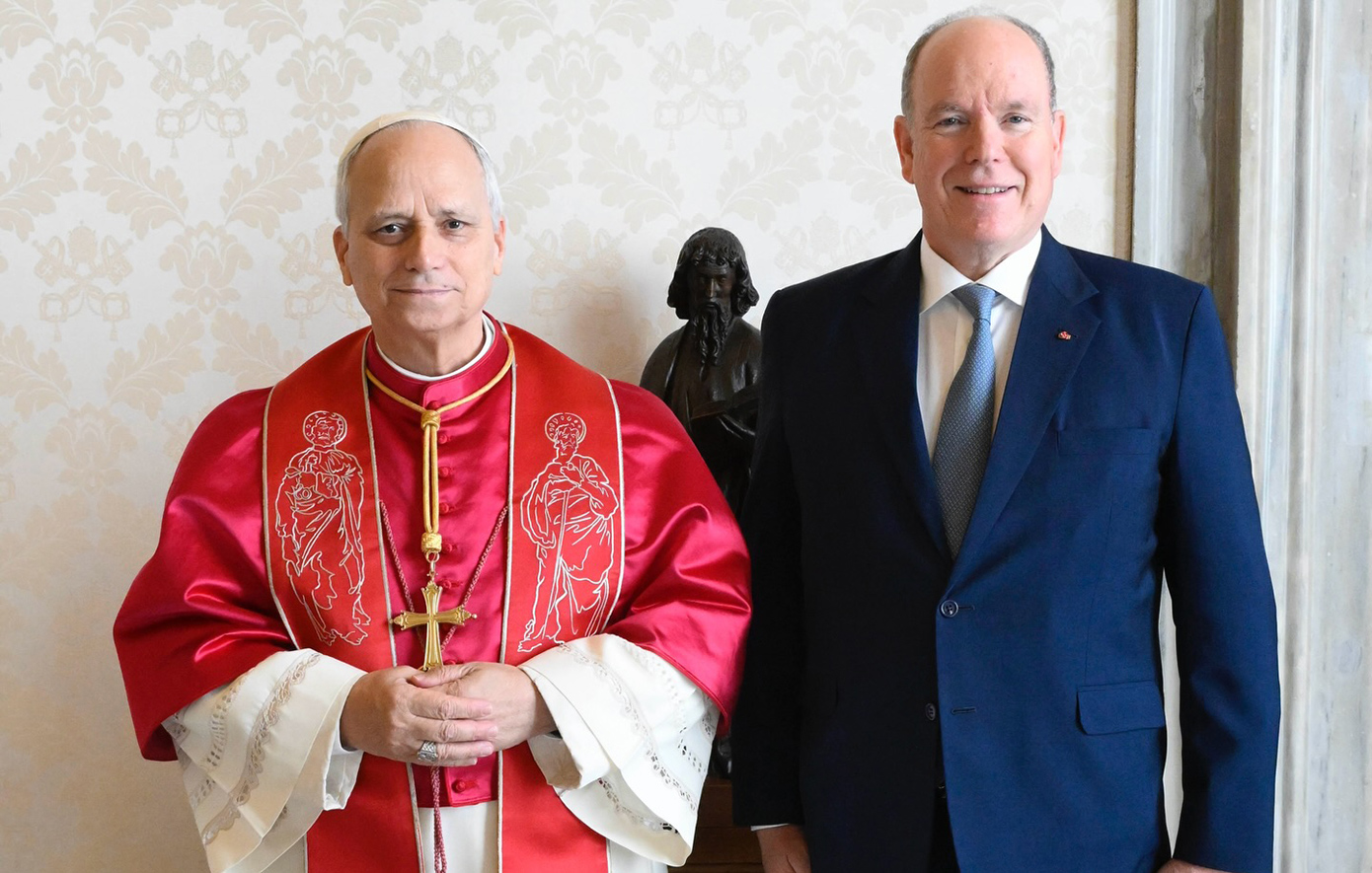 Πρίγκιπας Αλβέρτος: Μυστήριο με το σημάδι στο πρόσωπό του στη συνάντηση που είχε με τον πάπα Λέοντα