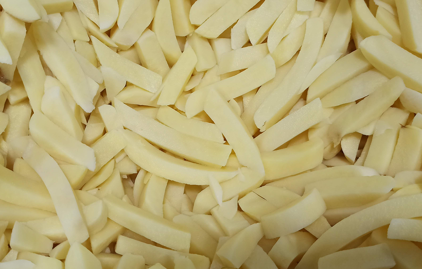 Παραλία γέμισε με εκατομμύρια άψητες, τηγανητές πατάτες &#8211; Πώς ξεβράστηκαν σε αυτό το σημείο