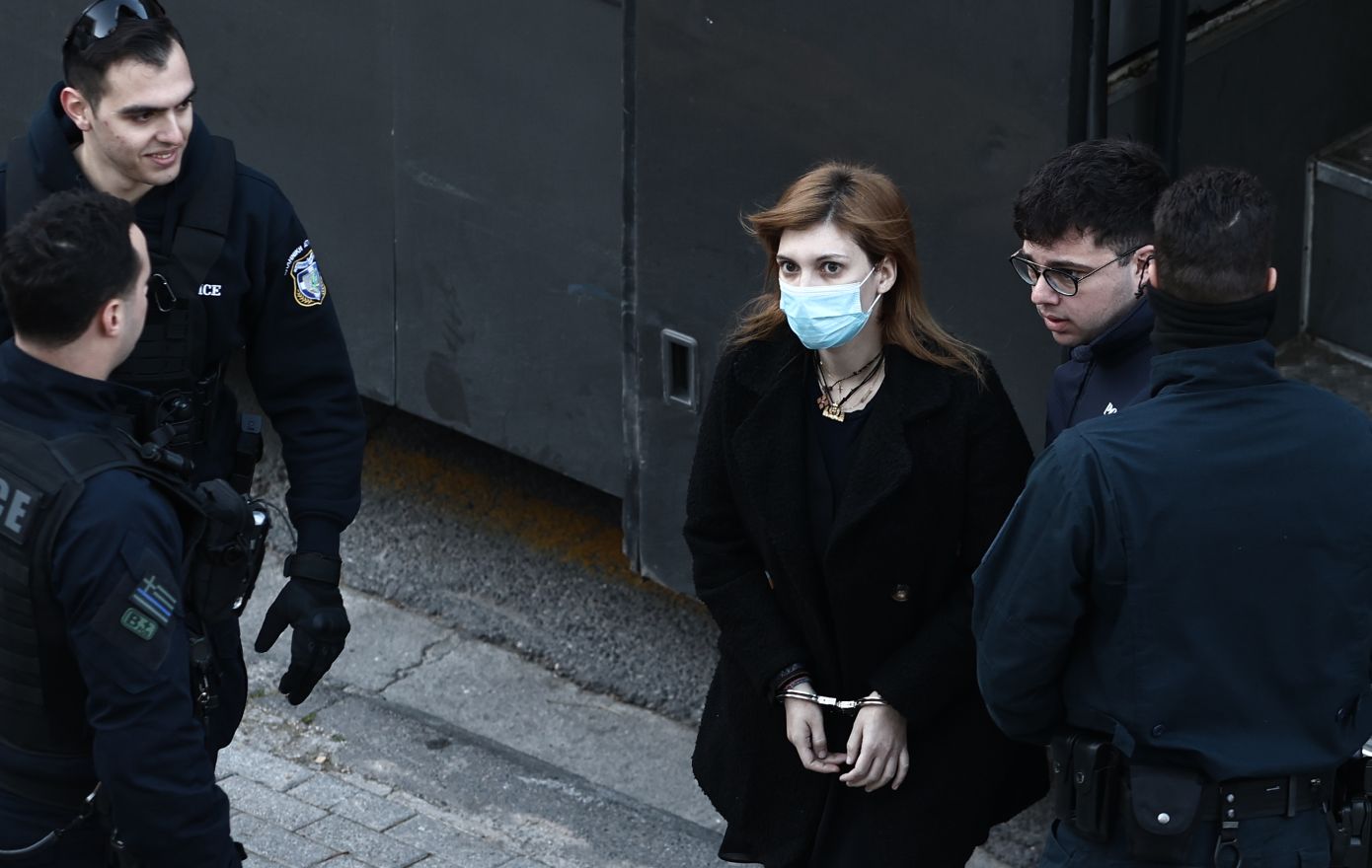 Στο Εφετείο Αθηνών η Ρούλα Πισπιρίγκου για τον θάνατο της Τζωρτζίνας &#8211; Δείτε βίντεο και φωτογραφίες