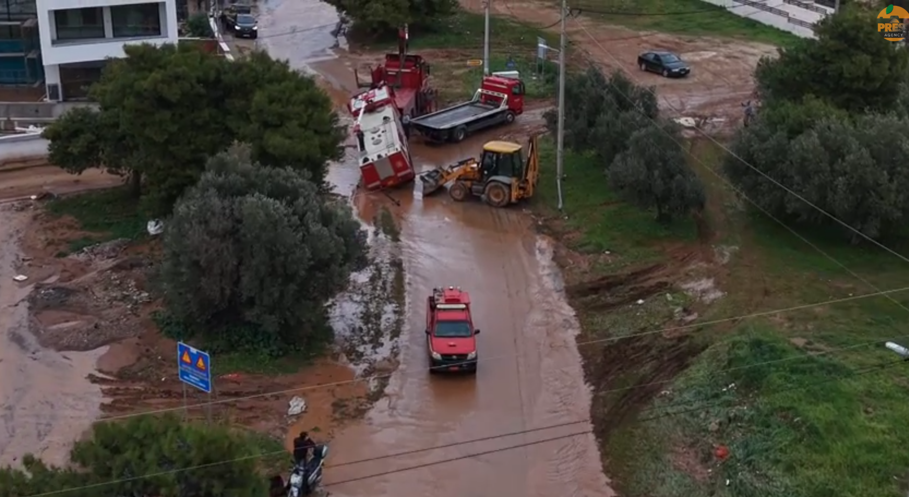 Εικόνες από drone: Η Βάρη βυθισμένη στη λάσπη &#8211; Κομμένοι δρόμοι και καταστροφές από την κακοκαιρία