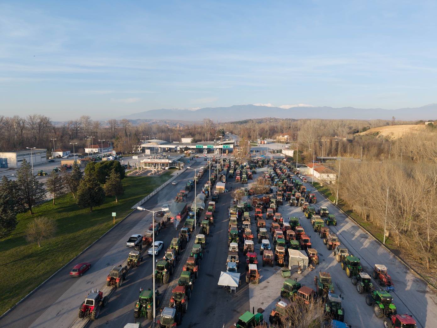 Αγροτικά μπλόκα: Κλειστά για τα φορτηγά τα τελωνεία σε Ευζώνους και Προμαχώνα, ελεύθερη η διέλευση στο τελωνείο Νίκης
