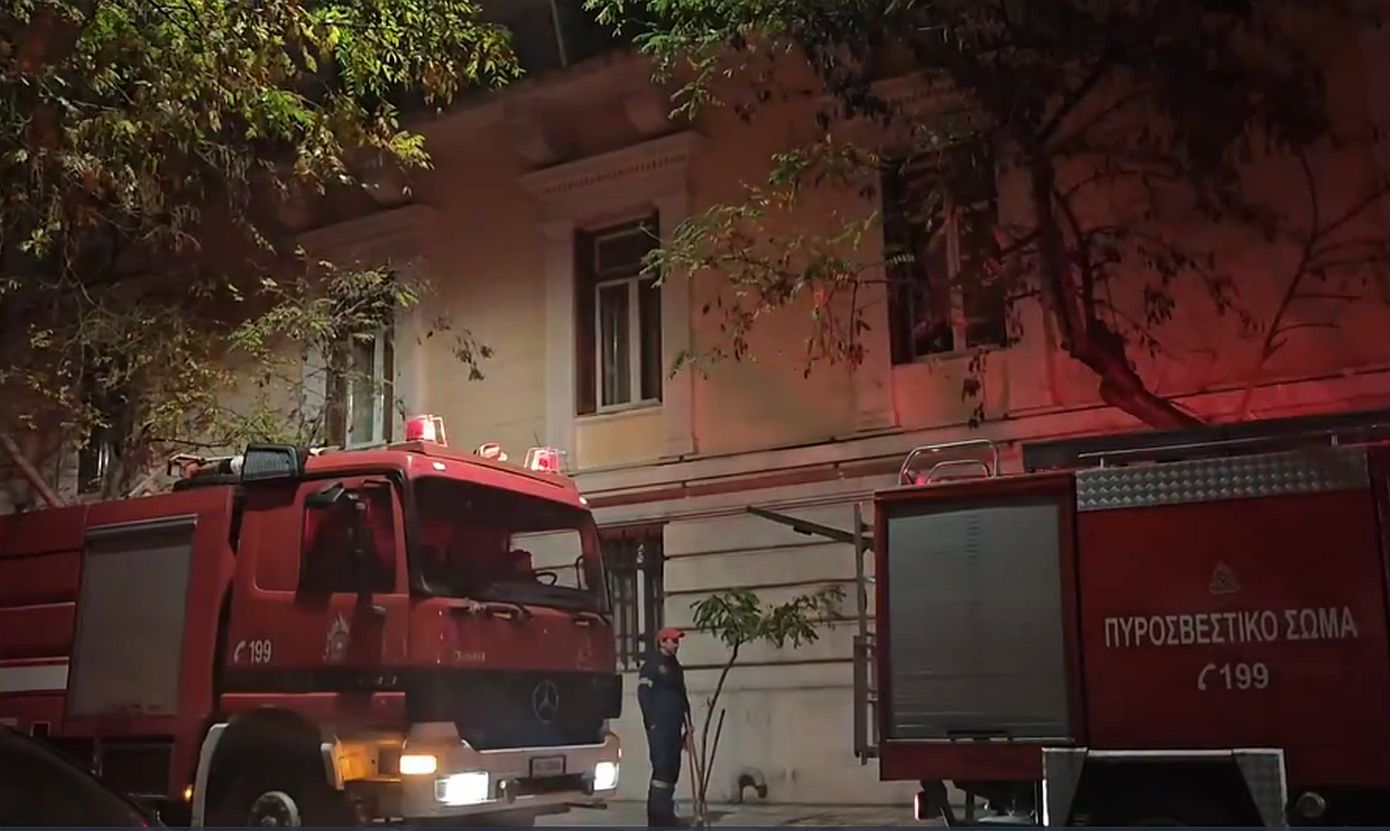 Αναστάτωση στο κέντρο της Αθήνας: Εστία φωτιάς σε κτίριο της Προεδρίας της Δημοκρατίας στη Βασιλέως Γεωργίου