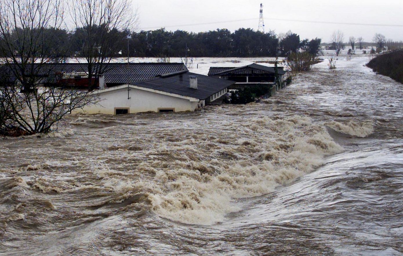 Δύο νεκροί από τις πλημμύρες στην Πορτογαλία &#8211; Ένας θάνατος από την καταιγίδα Kristin στην Ισπανία, χιόνια στη Μαδρίτη