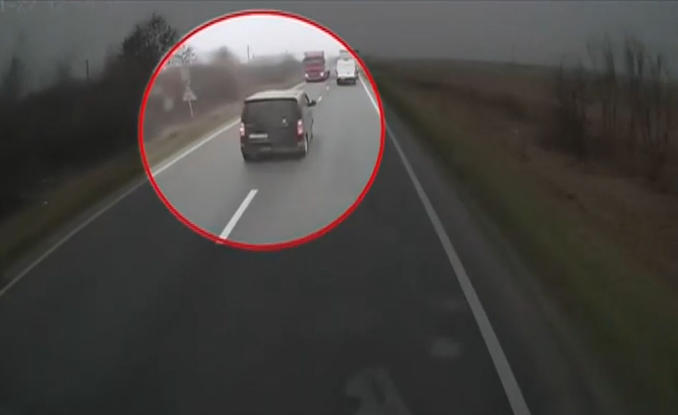 «Το τιμόνι δεν μπορεί να μπλόκαρε γιατί ενεργοποιήθηκε το φλας» &#8211; Οι εικασίες των ειδικών για το πώς προκλήθηκε το τροχαίο στη Ρουμανία