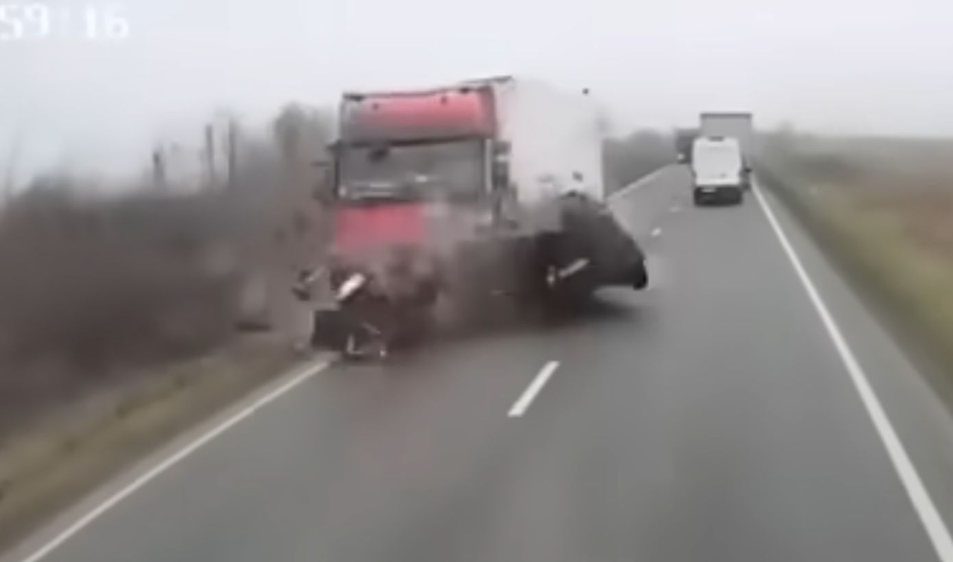 Τι συνέβη δευτερόλεπτα πριν από το φρικτό τροχαίο με τους οπαδούς του ΠΑΟΚ: «Το βίντεο είναι ανεξήγητο &#8211; Τροχοπέδηση πανικού από τον οδηγό του βαν»