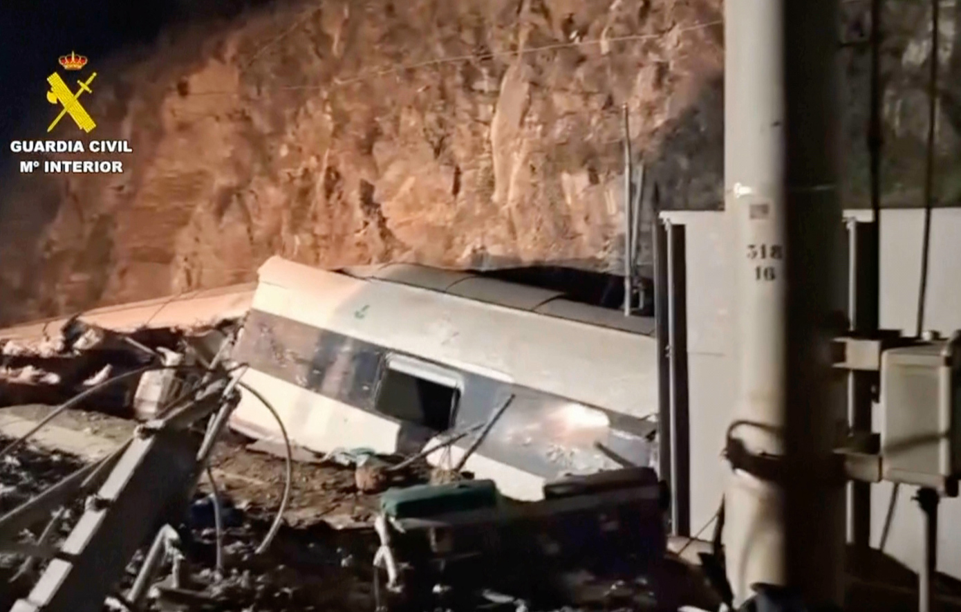 Το τρένο που εκτροχιάστηκε στην Ισπανία είχε ελεγχθεί την Πέμπτη, κατασκευάστηκε το 2022 &#8211; Άγνωστα ακόμη τα αίτια της τραγωδίας