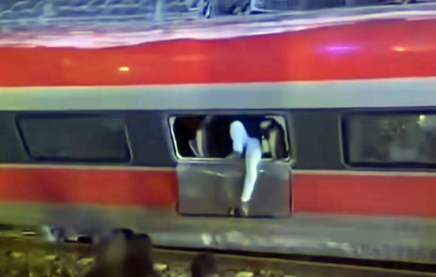 «Σαν να χτύπησε σεισμός το τρένο»: Πένθος στην Ισπανία μετά τον εκτροχιασμό τρένων υψηλής ταχύτητας, τουλάχιστον 21 νεκροί