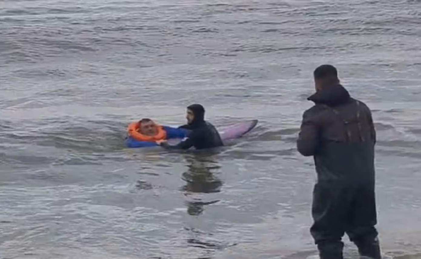 Σέρφερ έσωσε ψαρά από πνιγμό όταν η βάρκα του αναποδογύρισε στον Στρυμόνα