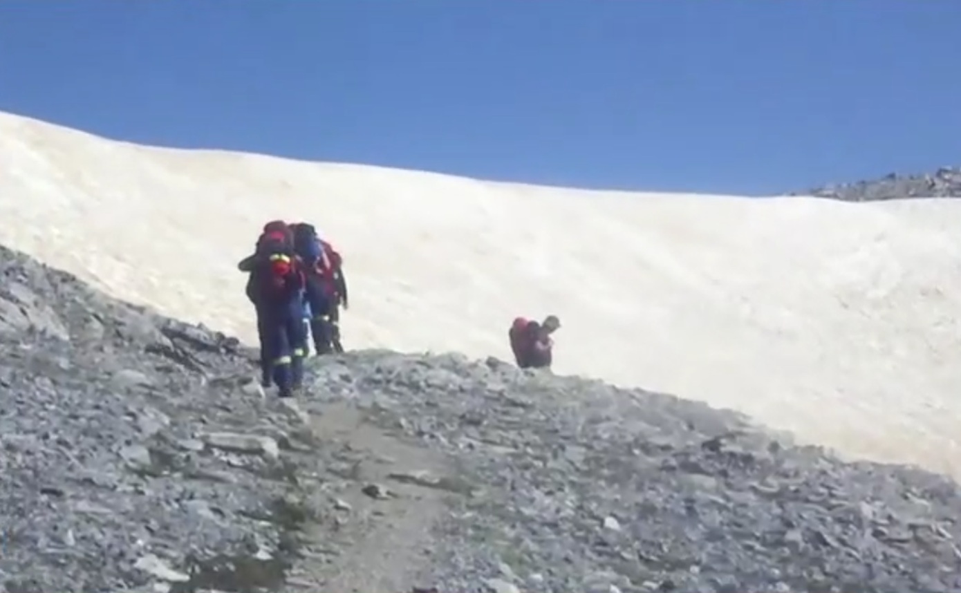 Επιχείρηση διάσωσης στον Ταΰγετο: 4 από τους τους 8 ορειβάτες έχουν τραυματιστεί &#8211; Προσπαθεί να προσεγγίσει ελικόπτερο