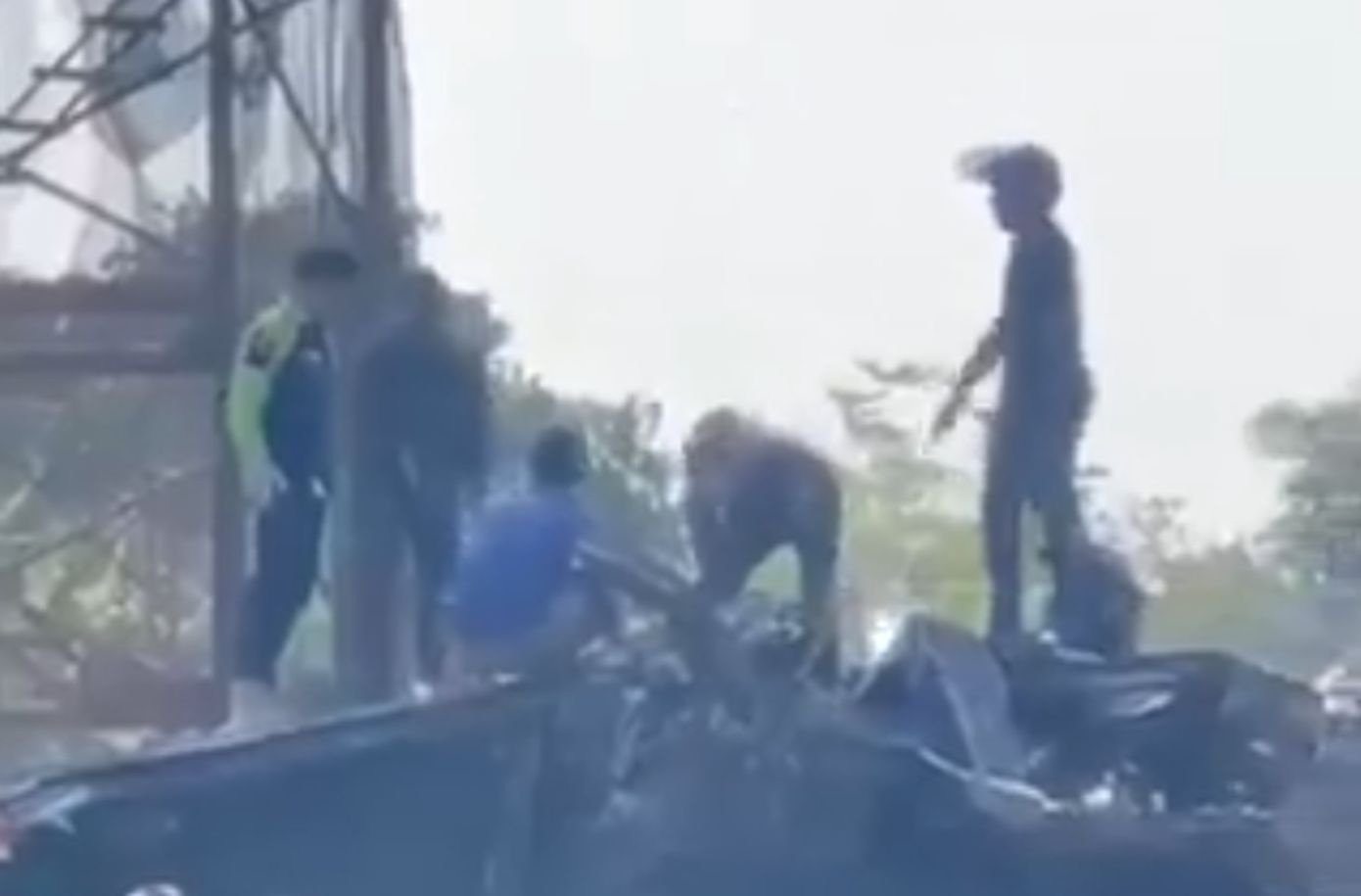 Κατάρρευση γερανού προκάλεσε σιδηροδρομικό δυστύχημα στην Ταϊλάνδη – 22 οι νεκροί