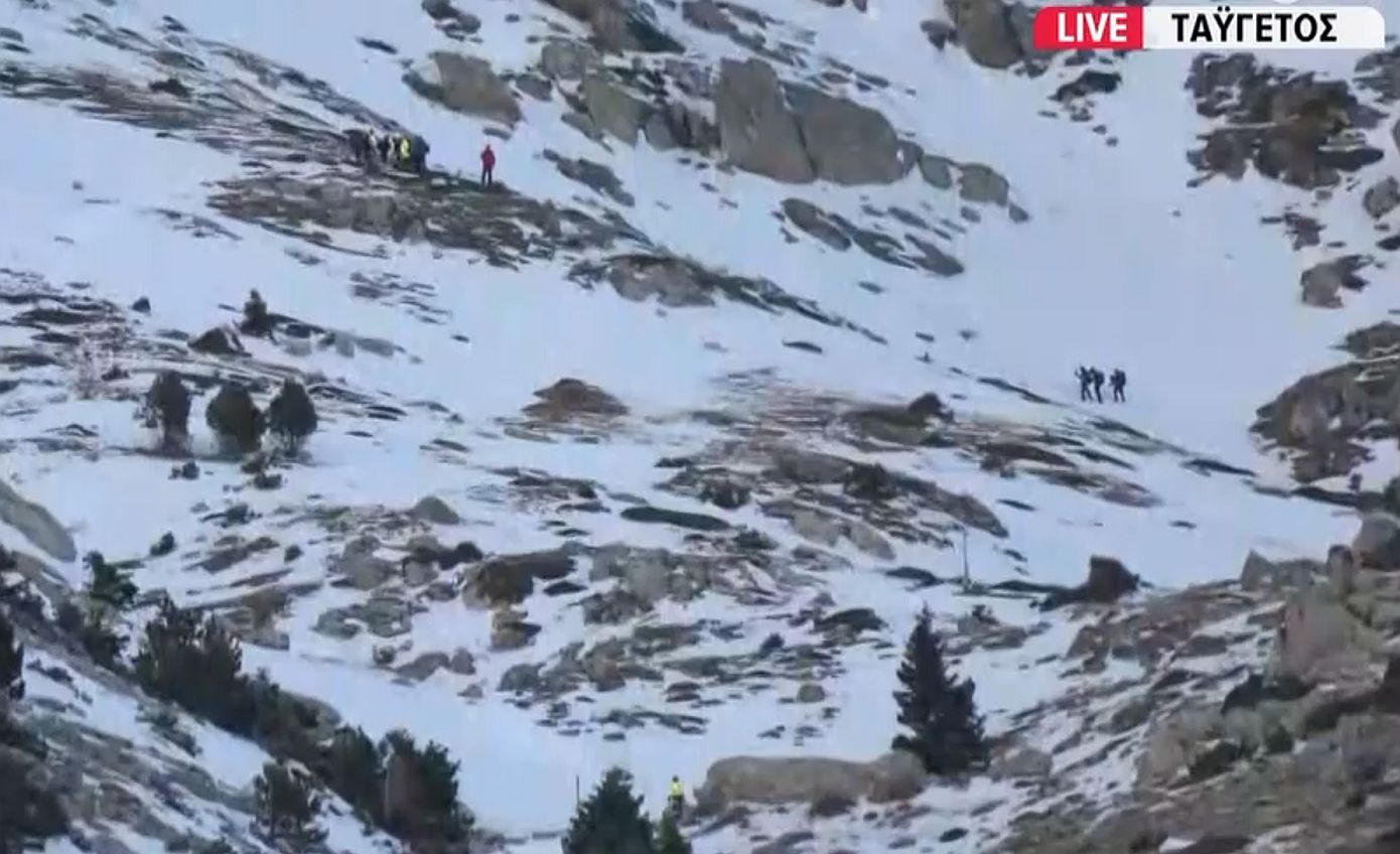Επιχείρηση διάσωσης στον Ταΰγετο: 4 από τους τους 8 ορειβάτες έχουν τραυματιστεί &#8211; Δυσκολεύεται να προσεγγίσει το ελικόπτερο
