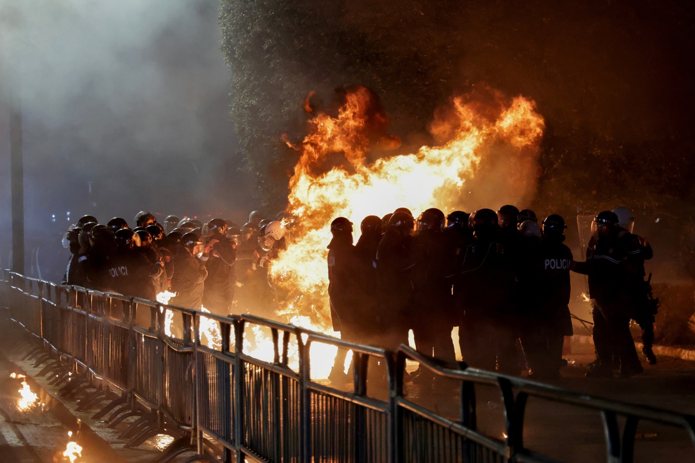 Αλβανία: Συγκρούσεις αστυνομικών με διαδηλωτές σε συγκέντρωση της αντιπολίτευσης &#8211; Ζητούν την παραίτηση του Έντι Ράμα