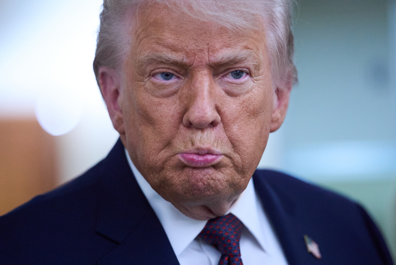 Κατρακυλά η δημοτικότητα του Τραμπ μετά από τους δύο θανάτους από πύρα της ICE στη Μινεάπολη