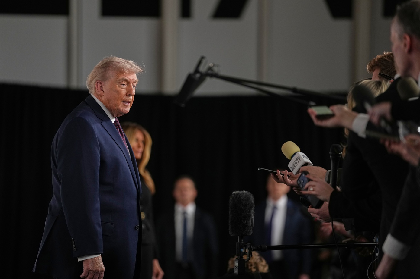 «Πολύ επικίνδυνη» χαρακτηρίζει ο Τραμπ την προσέγγιση του Καναδά και της Βρετανίας στην Κίνα