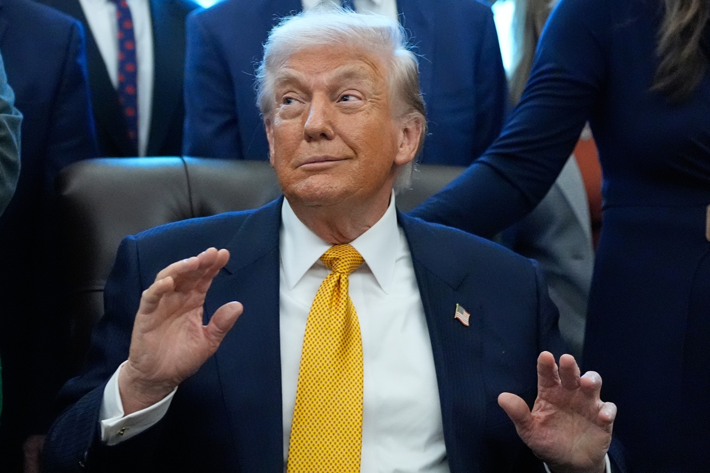 Επιμένει ο Τραμπ για Γροιλανδία: «Εμείς όμως μπορούμε να κάνουμε ό,τι χρειαστεί»