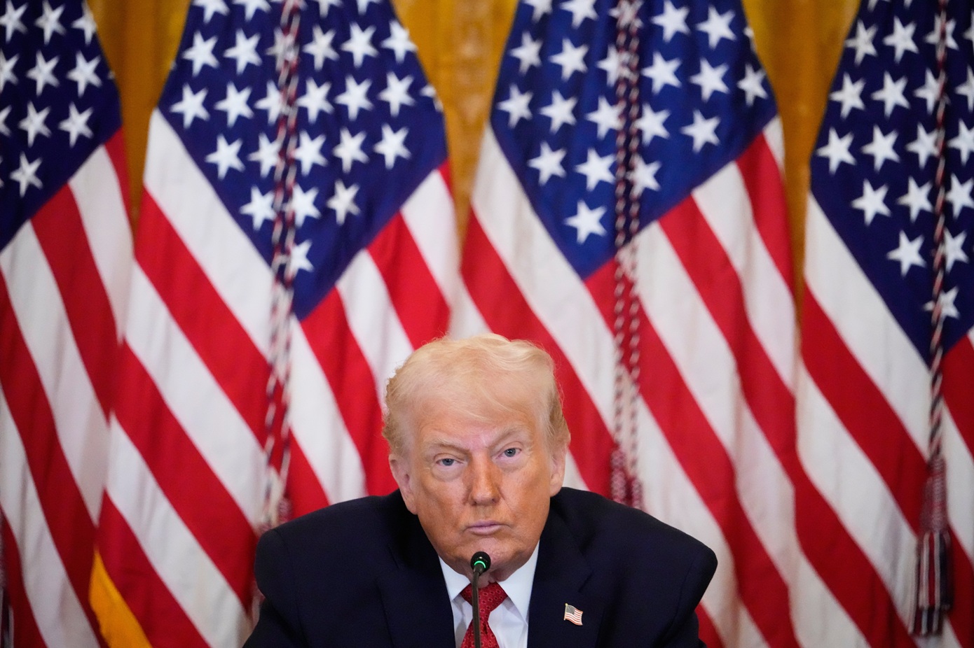 Ο Τραμπ δηλώνει αποφασισμένος να προχωρήσει «100%» στην επιβολή δασμών σε χώρες της ΕΕ για τη Γροιλανδία