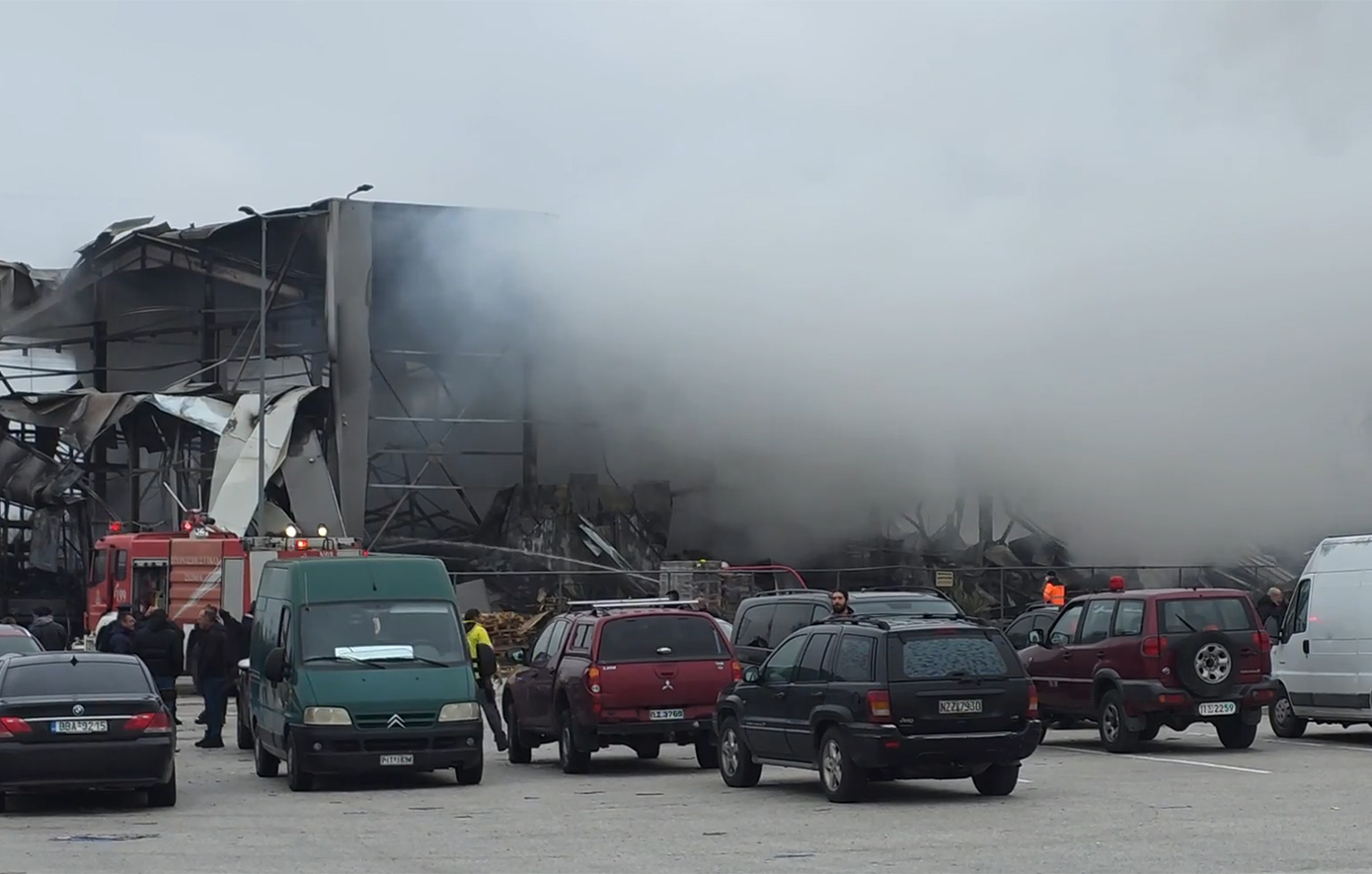 Τρίκαλα &#8211; Πέντε νεκρές από την έκρηξη στο εργοστάσιο «Βιολάντα»: «Είδαμε τραυματίες, ερείπια, μια κατάσταση πολέμου»
