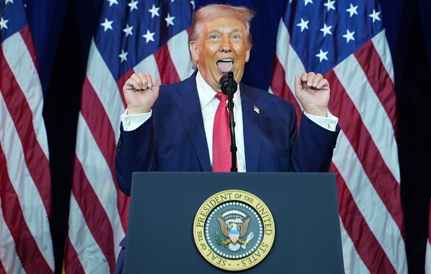 Ο Τραμπ μιμήθηκε σε ομιλία του τρανς αρσιβαρίστρια &#8211; «Η γυναίκα μου σιχαίνεται όταν το κάνω αυτό»