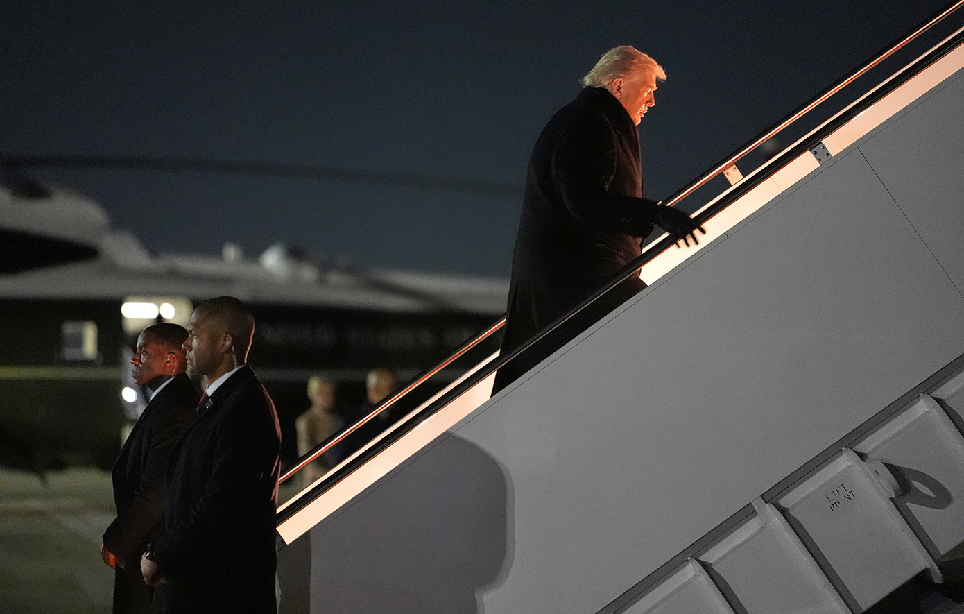 Με καθυστέρηση «περίπου τριών ωρών» θα φτάσει στο Νταβός ο Τραμπ
