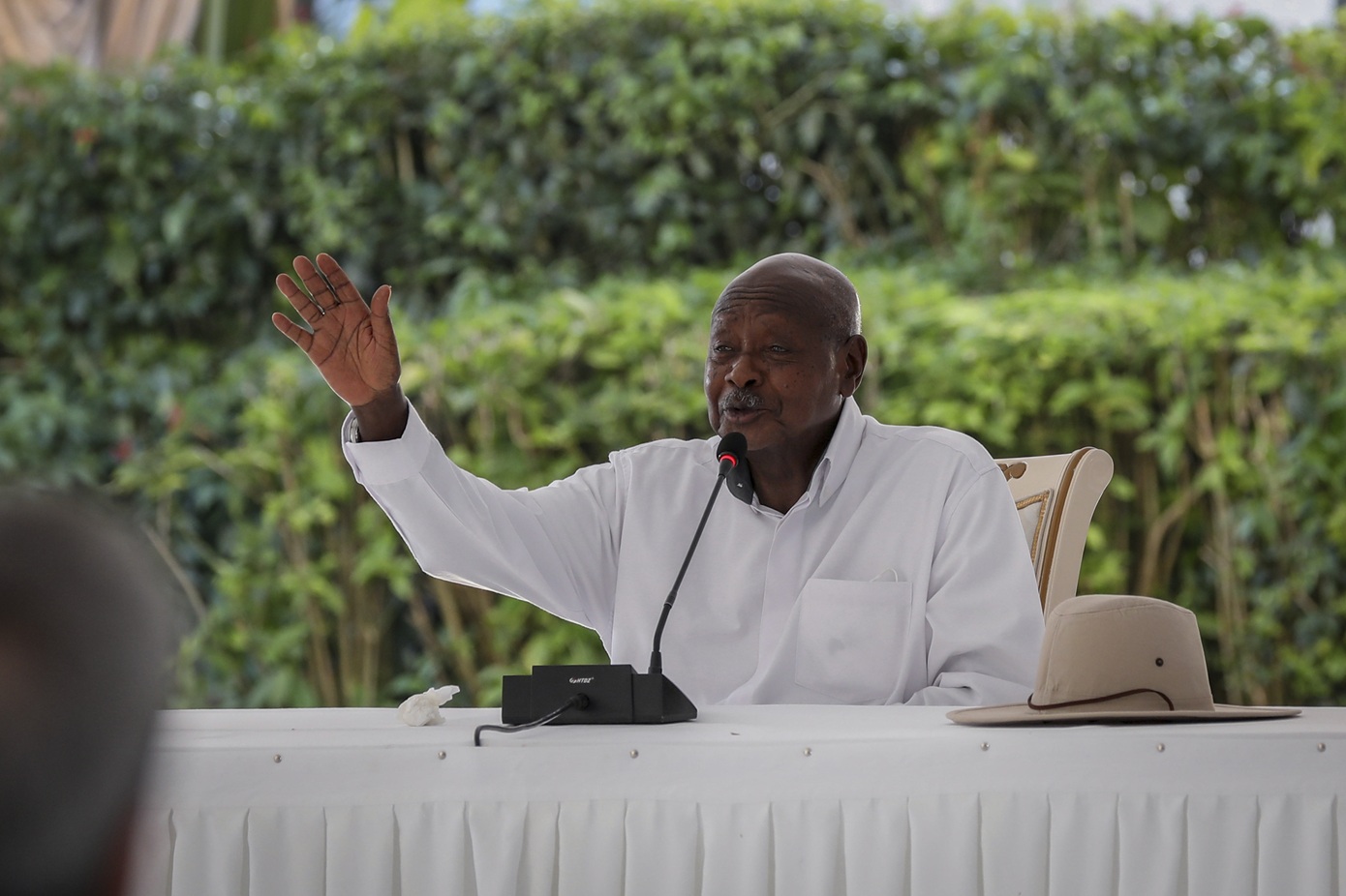 Γιουέρι Μουσεβένι: Ποιος είναι ο πρόεδρος της Ουγκάντα που κέρδισε για έβδομη φορά τις εκλογές – Στην εξουσία εδώ και 40 χρόνια