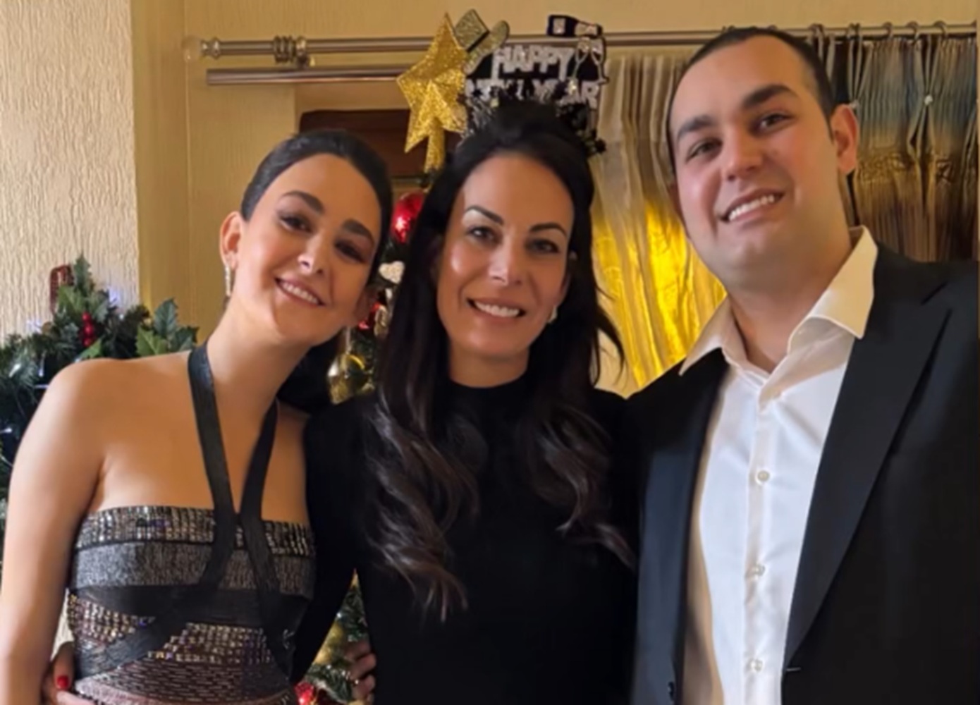 H Εύη Βατίδου, αγκαλιά με τα παιδιά της, Χρίστο και Μάιρα Κούγια: Πέρασαν μαζί την Πρωτοχρονιά &#8211; Δείτε βίντεο