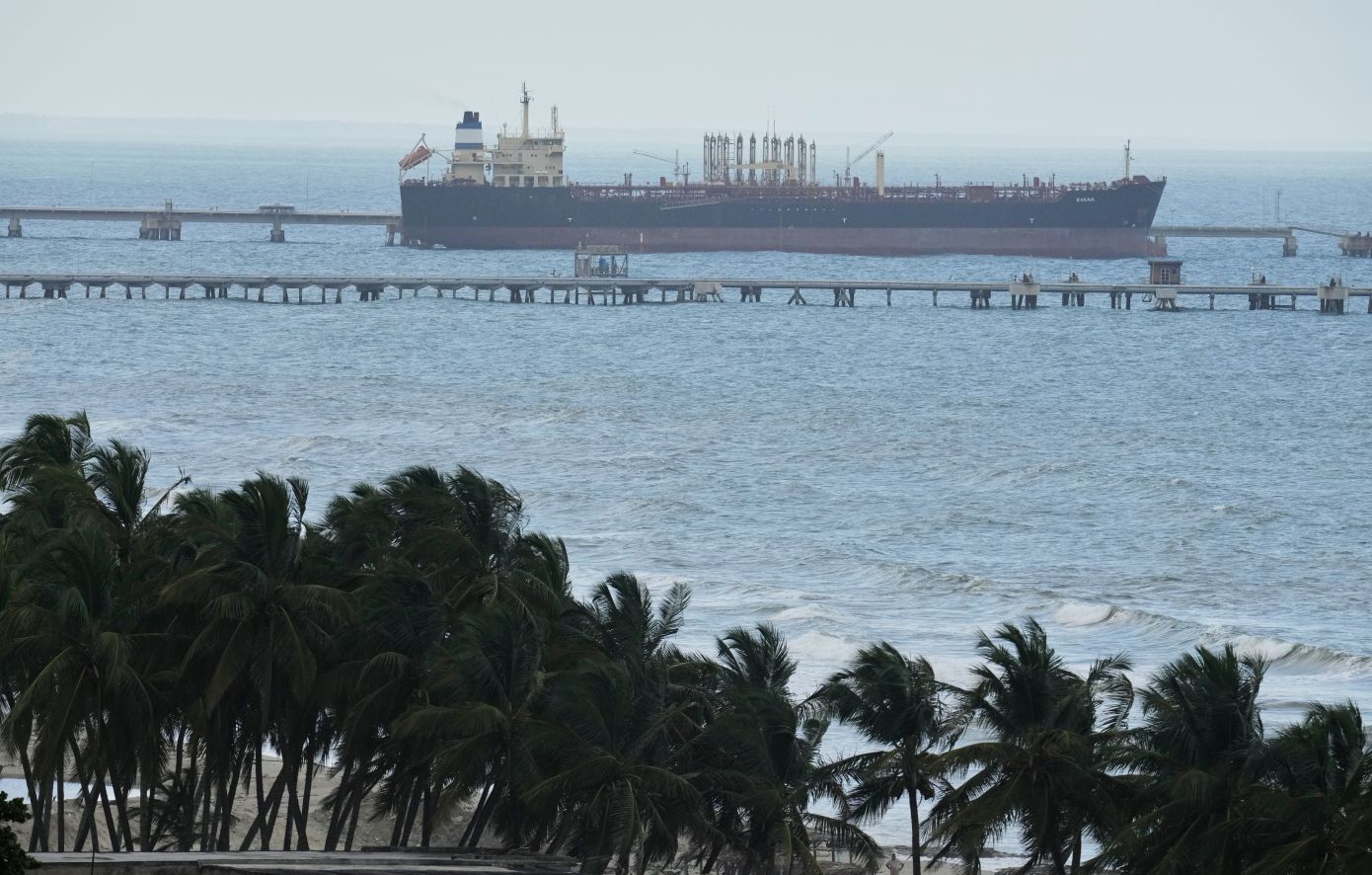 Wall Street Journal: Η Ρωσία στέλνει υποβρύχιο να συνοδεύσει δεξαμενόπλοιο που προσπάθησαν να κατασχέσουν οι ΗΠΑ ανοιχτά της Βενεζουέλας