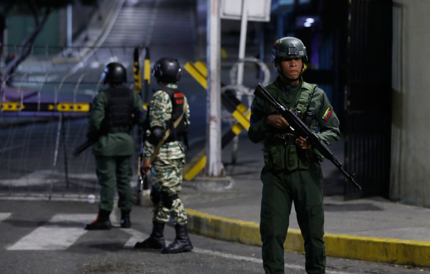 Αμερικανοί αξιωματούχοι επιβεβαιώνουν τα αεροπορικά πλήγματα στο Καράκας &#8211; Ο Μαδούρο κατηγορεί τις ΗΠΑ για «αποικιοκρατικό πόλεμο»