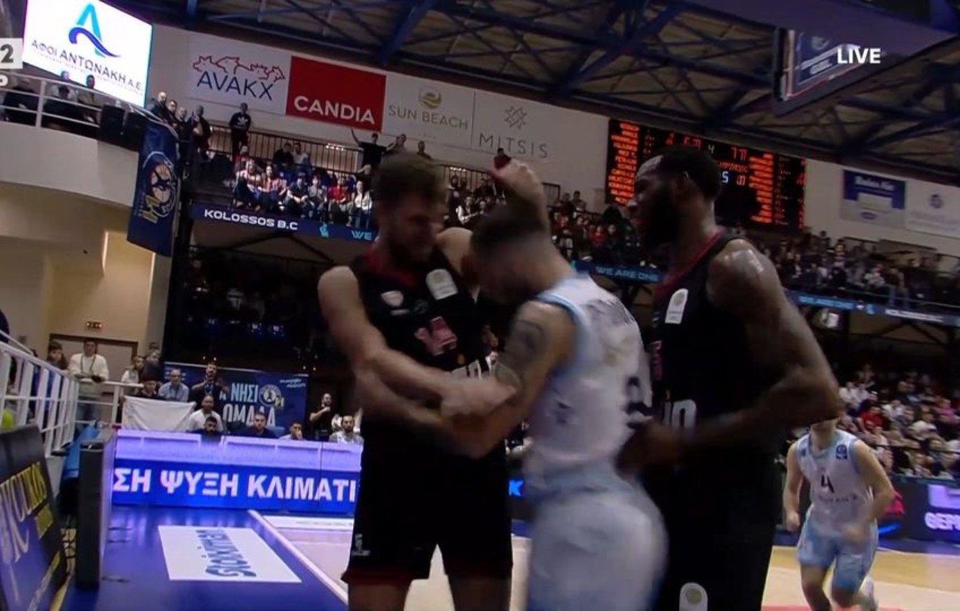 Χαμός στο Κολοσσός &#8211; Ολυμπιακός: Αποβλήθηκε ο Βεζένκοβ μετά τη συμπλοκή με τον Πετρόπουλο