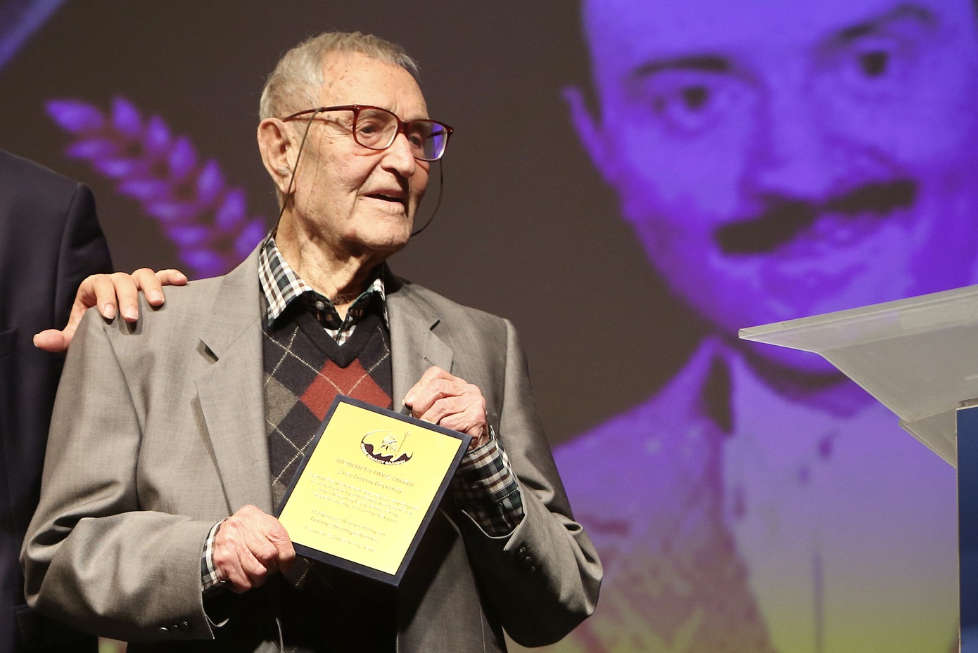 Ο Γιάννης Βογιατζής έγινε 100 ετών: Δείτε το βίντεο &#8211; αφιέρωμα της Φίνος Φιλμ για τον «πιο γλυκό κύριο του σινεμά»