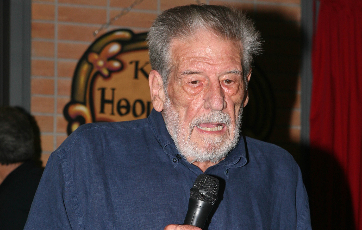 Γιάννης Βόγλης: Στα σκουπίδια βραβεία και κειμήλια του ηθοποιού