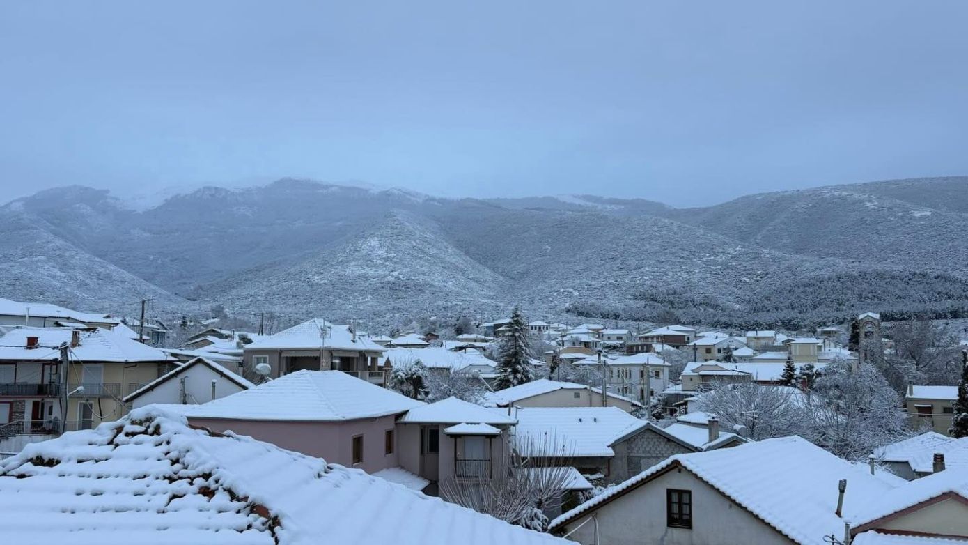 «Τα χιόνια είναι λίγα, από Τετάρτη πάλι 15άρια» &#8211; Πού χιονίζει σήμερα το πρωί, πού έφτασε η θερμοκρασία τους -15 βαθμούς Κελσίου
