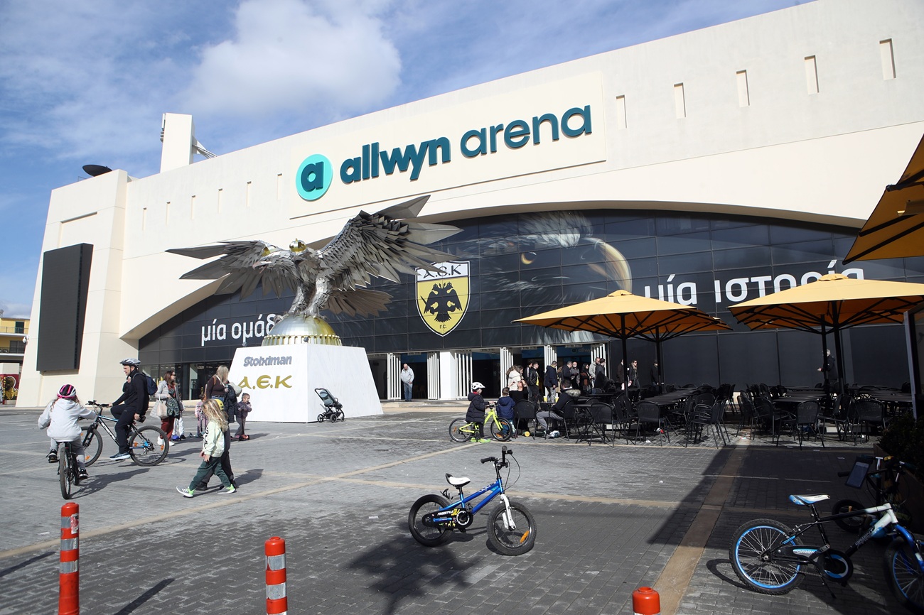 Ακρωτηριάστηκε 23χρονος οπαδός της ΑΕΚ από φωτοβολίδα που άναψε έξω από το γήπεδο στη Νέα Φιλαδέλφεια