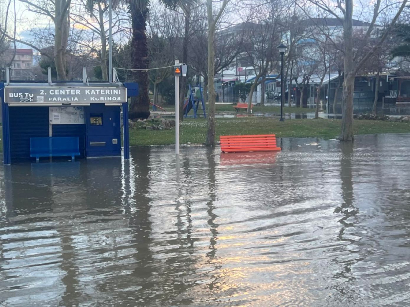 Ζημιές από το φαινόμενο της υπερχείλισης στην Κατερίνη &#8211; Αίτημα του δήμου να κηρυχθεί σε κατάσταση έκτακτης ανάγκης