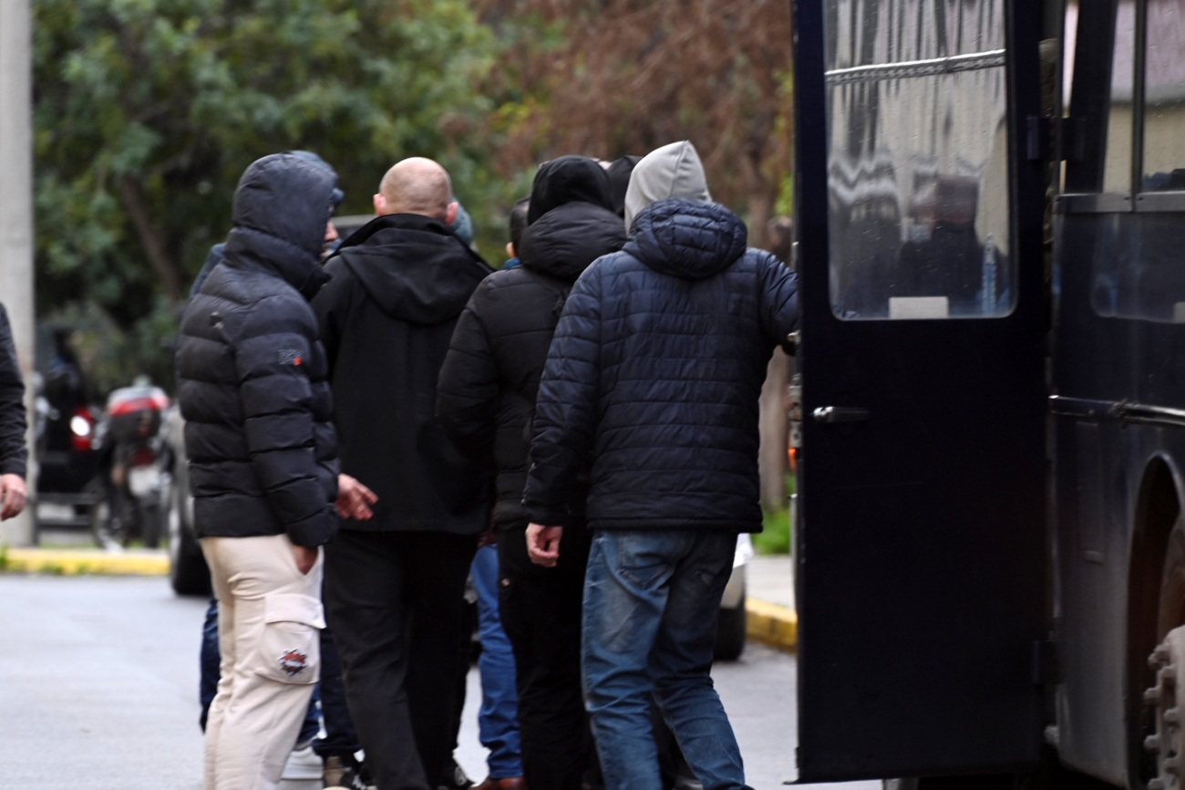 Στην Ευελπίδων οι κατηγορούμενοι για το κύκλωμα λαθραίων τσιγάρων &#8211; Ο «Πούτιν», ο «πρόεδρος» και τα 5 εκατ. ευρώ μηνιαίως