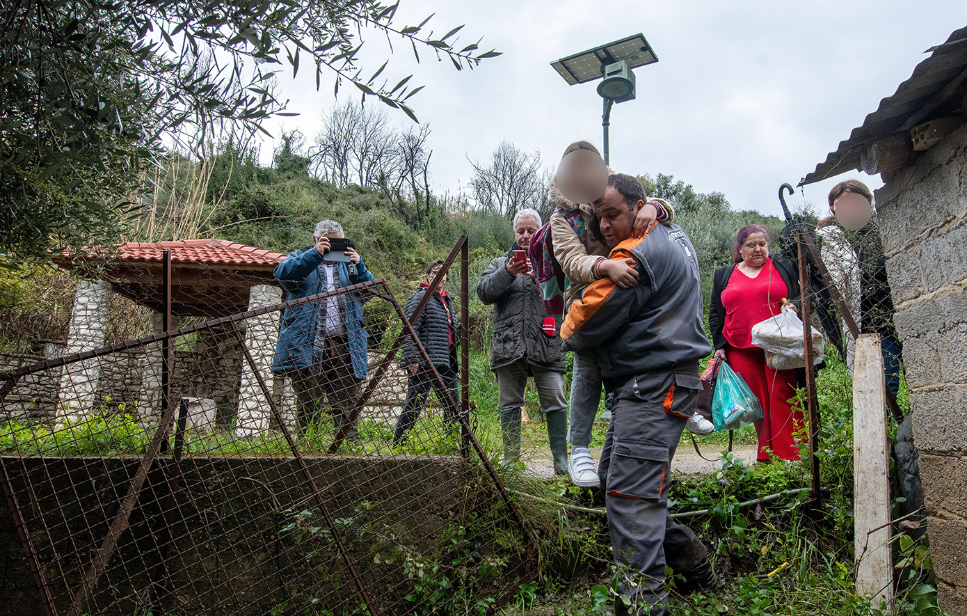 Aποκλεισμένο το Μαζαράκι Πηνείας εξαιτίας επικίνδυνων καθιζήσεων