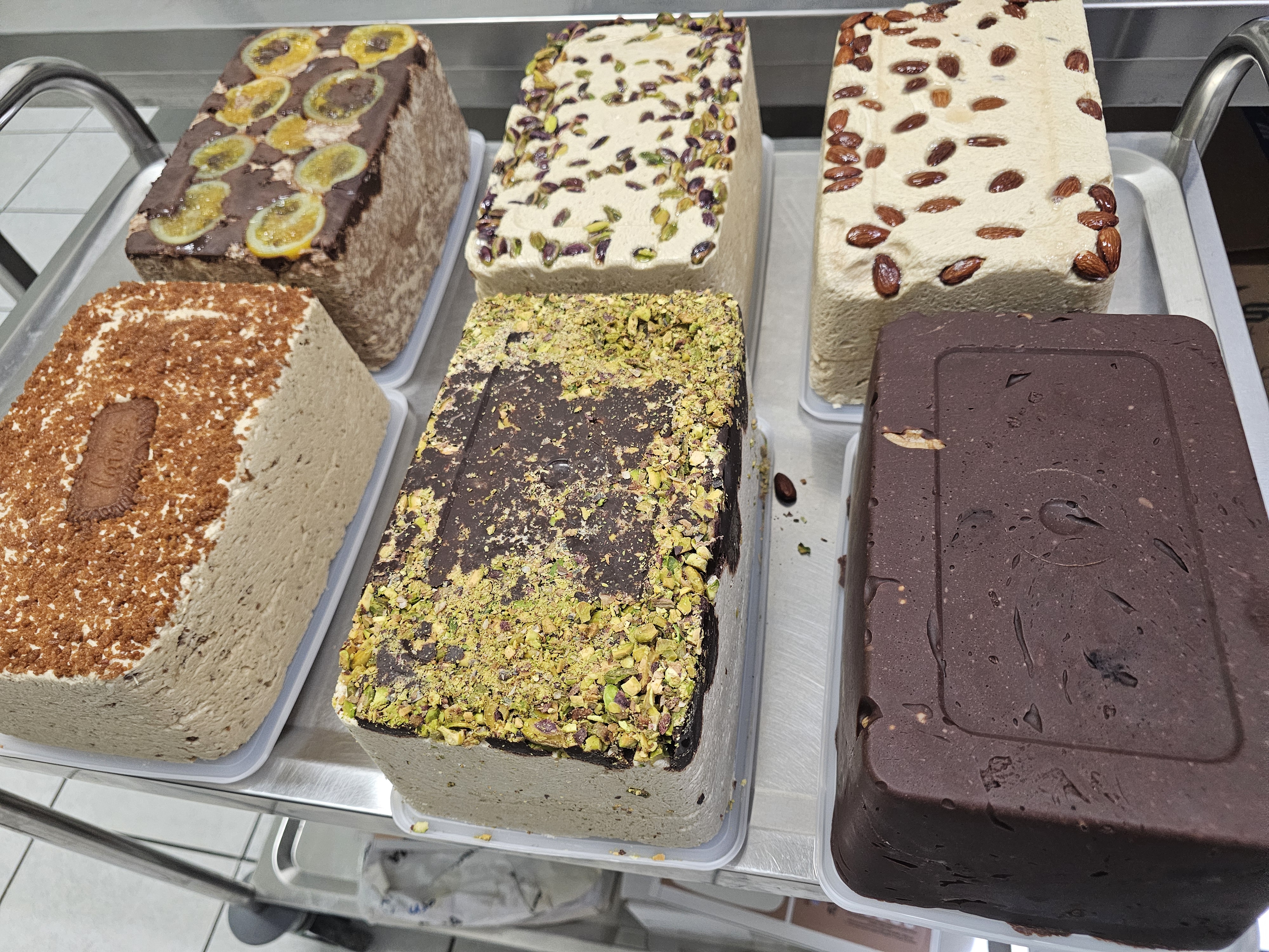 Φτιάξαμε χαλβά σε ένα από τα παλαιότερα εργαστήρια της Αθήνας