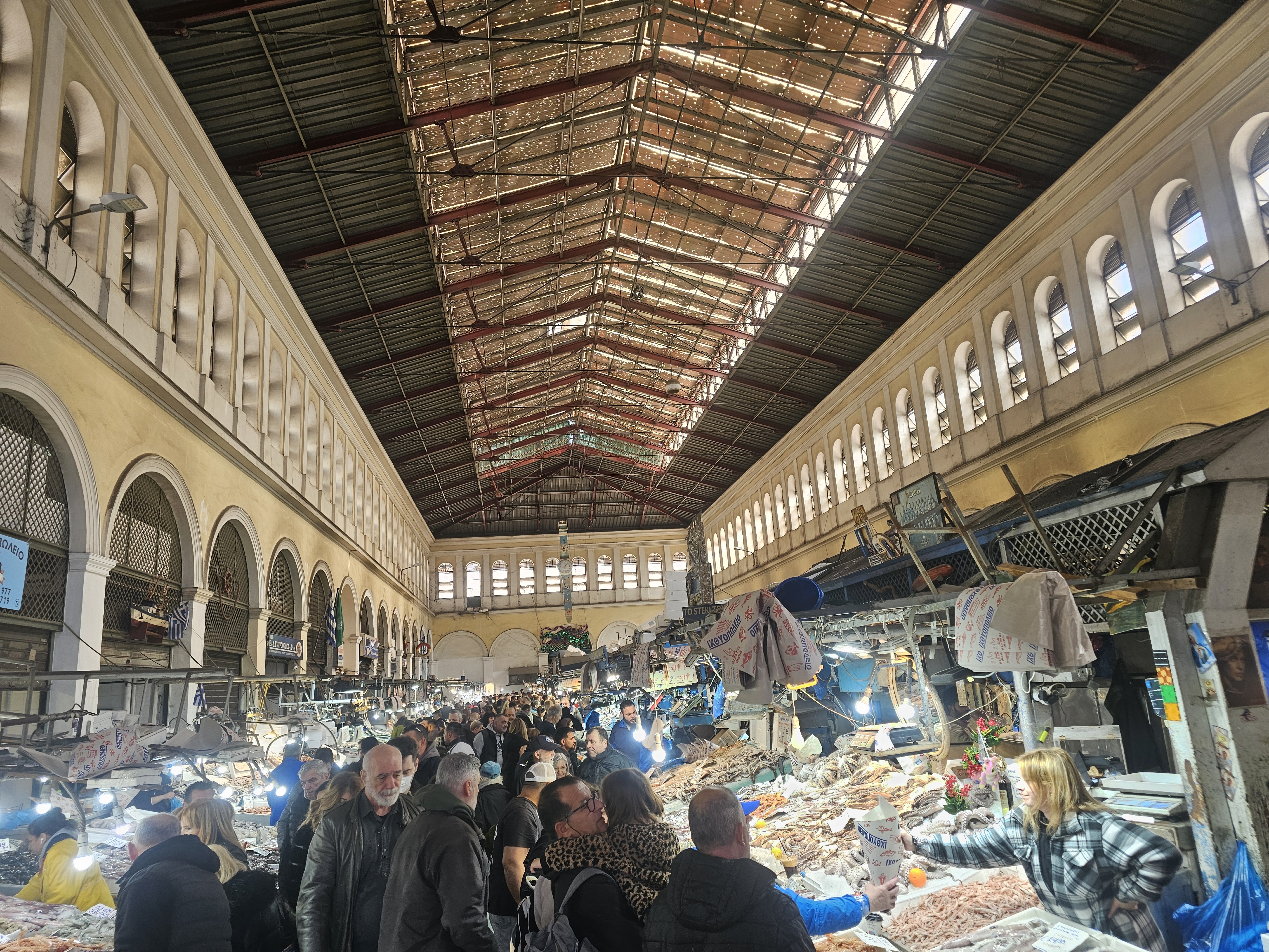 Η Αθήνα παρελαύνει στην ιχθυαγορά της Βαρβακείου &#8211; Τι ψωνίζουν οι καταναλωτές για το σαρακοστιανό τους τραπέζι