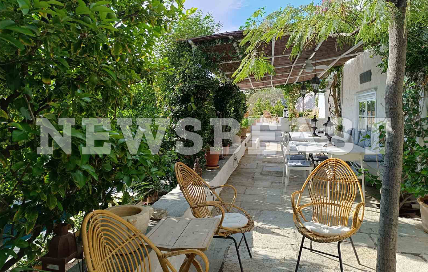 Η κατοικία Ζερβουδάκη &#8211; Remusat στην Ύδρα, o Μπράντ Πιτ, η Καρολίνα του Μονακό, η οικογένεια του Σπύρου Νιάρχου και η κόρη του Μιτεράν, Μαζαρίν Πινζό