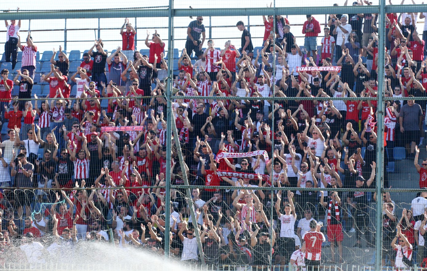 Ολυμπιακός: Περισσότεροι από 3.500 φίλαθλοι κάνουν κατάληψη στο γήπεδο του Αστέρα Τρίπολης