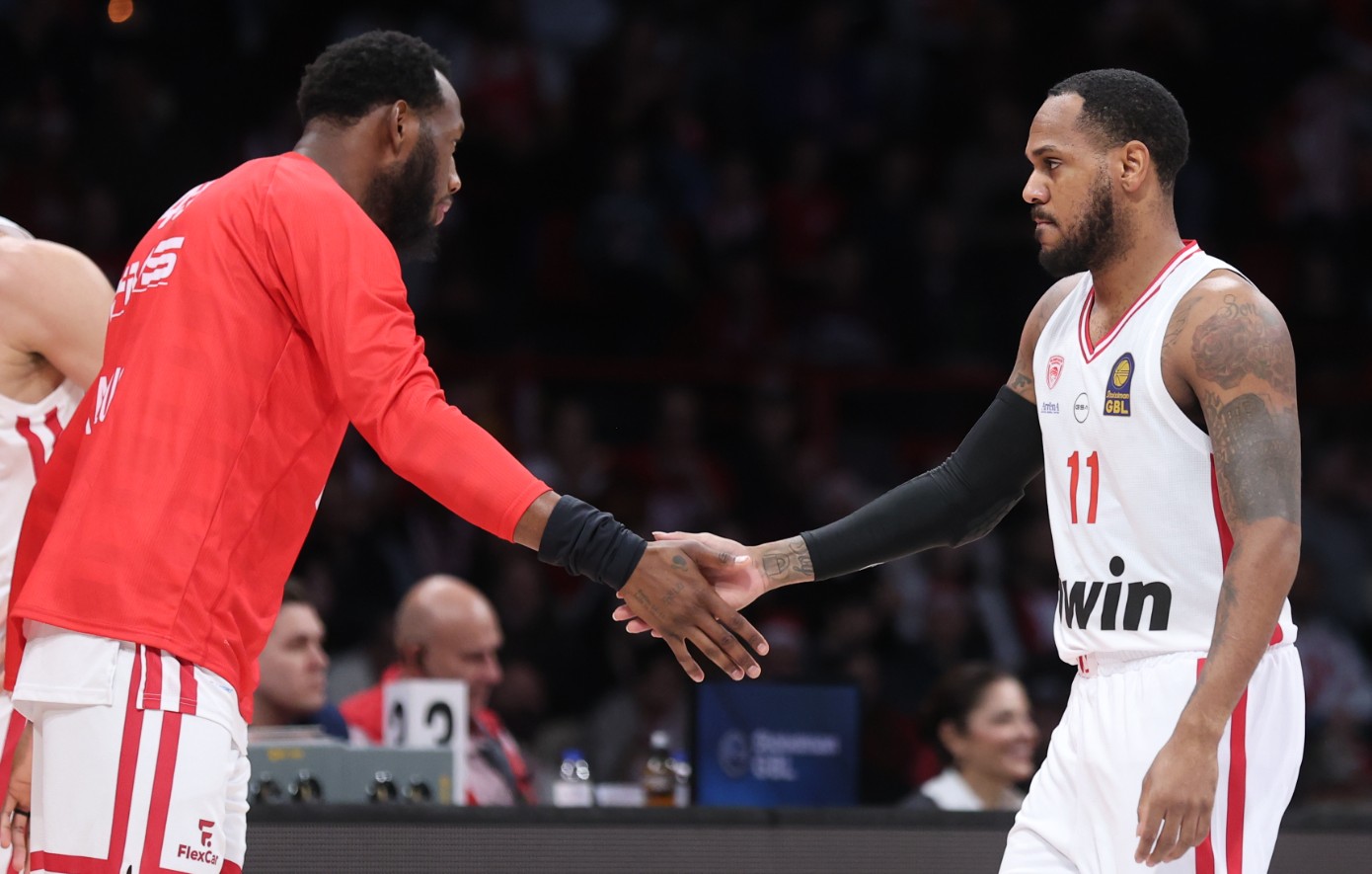 Ολυμπιακός: Χωρίς Μόρις και Χολ κόντρα στην ΑΕΚ, παίζει ο Μιλουτίνοφ