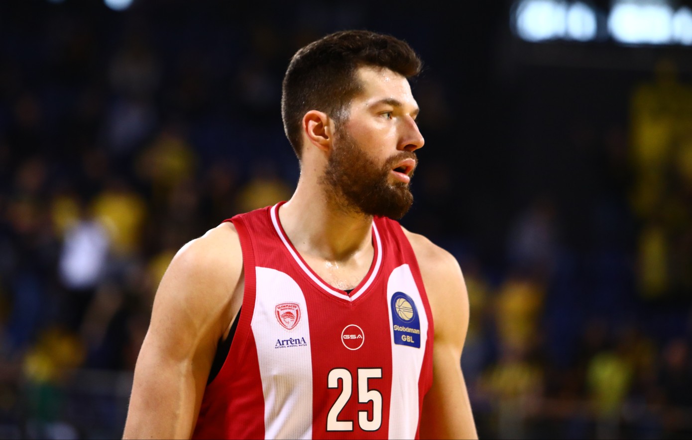 Ολυμπιακός: Οι αναρτήσεις της συζύγου του Πίτερς μετά τον αποκλεισμό του από τον τελικό του κυπέλλου