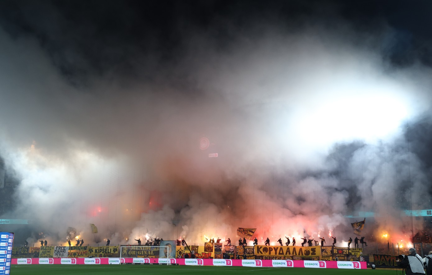 ΔΕΑΒ: Ταυτοποιήθηκαν οι φίλαθλοι της ΑΕΚ για τη ρίψη της ομπρέλας