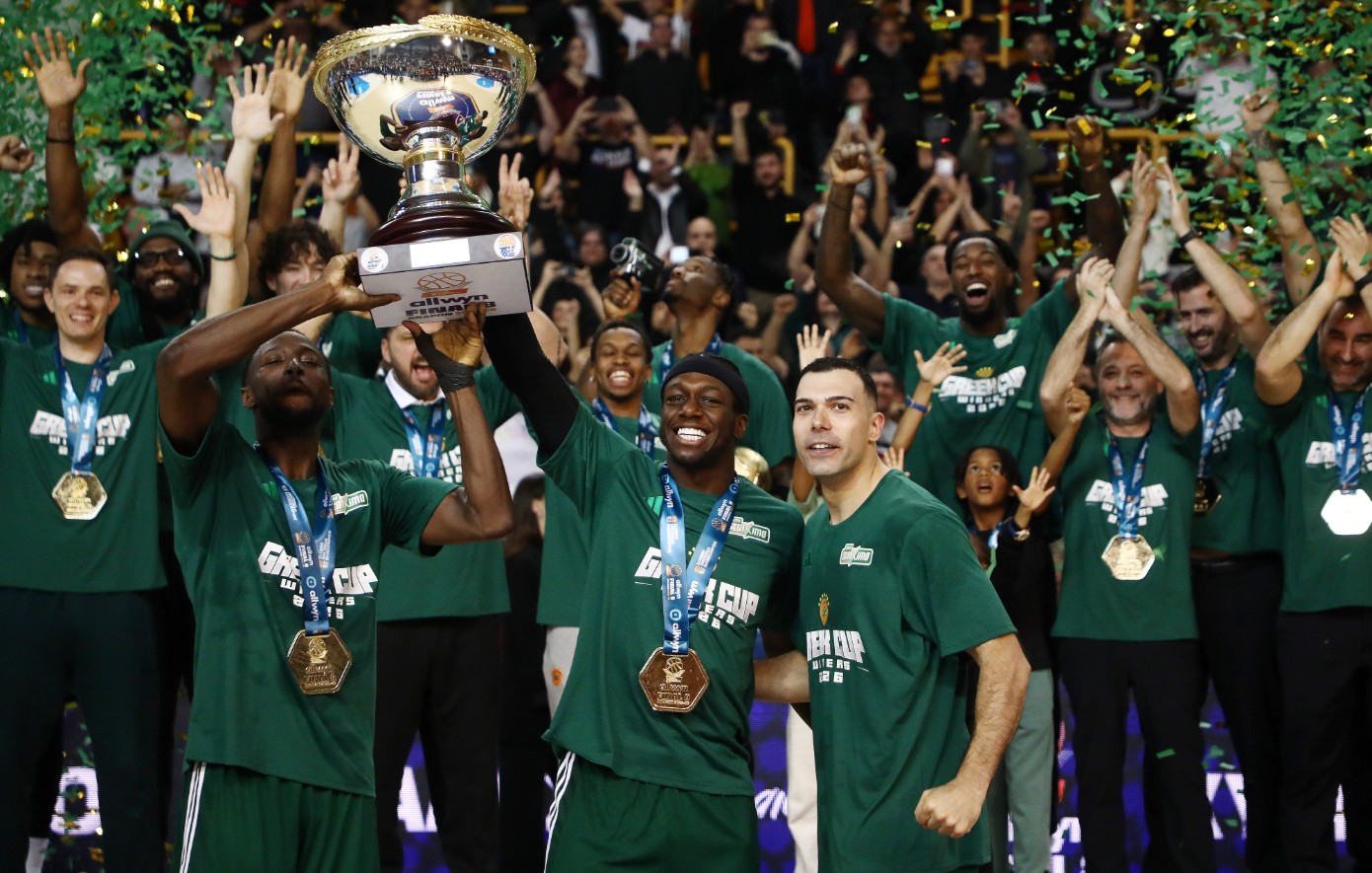 Παναθηναϊκός: Το βίντεο με τους πανηγυρισμούς, την απονομή του κυπέλλου και την ατάκα του Φαρίντ στον Χέις-Ντέιβις