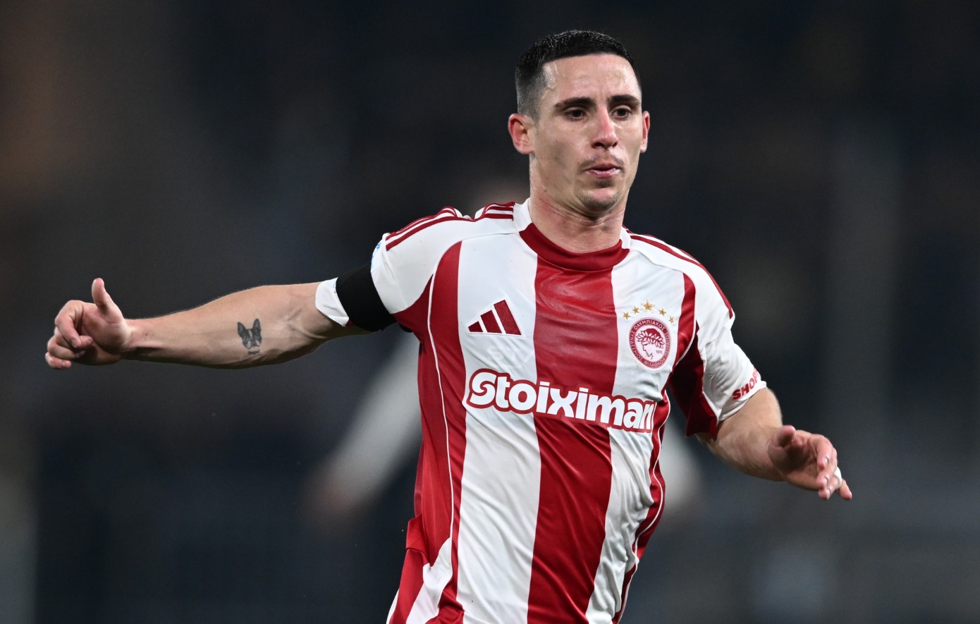 ΑΕΚ: Κατήγγειλε τον Ποντένσε για ρίψη ομπρέλας στην εξέδρα