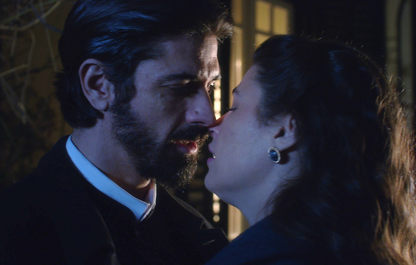 Άγιος έρωτας &#8211; Spoiler: Η Χλόη λαχταρά να είναι μαζί με τον πατέρα Νικόλαο